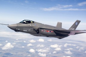 开云体育-老鹰教练强调板凳深度是关键竞争提升点，老鹰训练